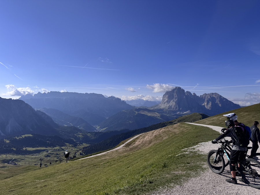 인솔자와 함께 하는 걱정 없는 트레킹, 돌로미티에 완전히 빠지다.